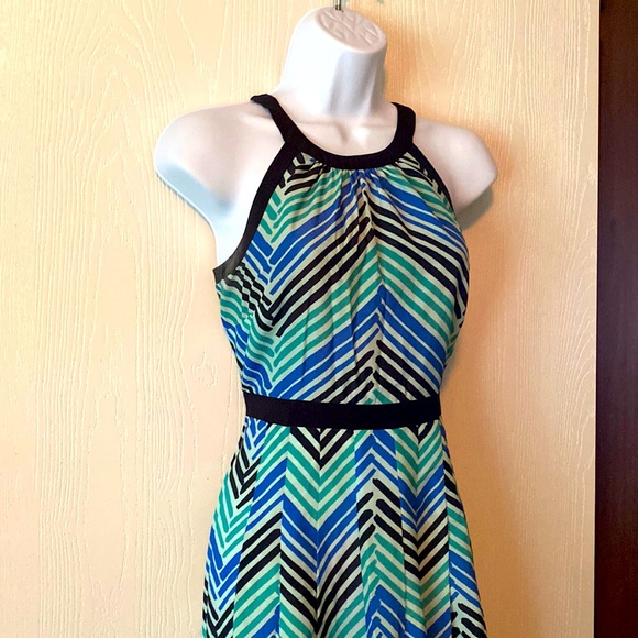 GORGEOUS Ann Taylor chevron-printed dress, size 0P - Picture 1 of 5